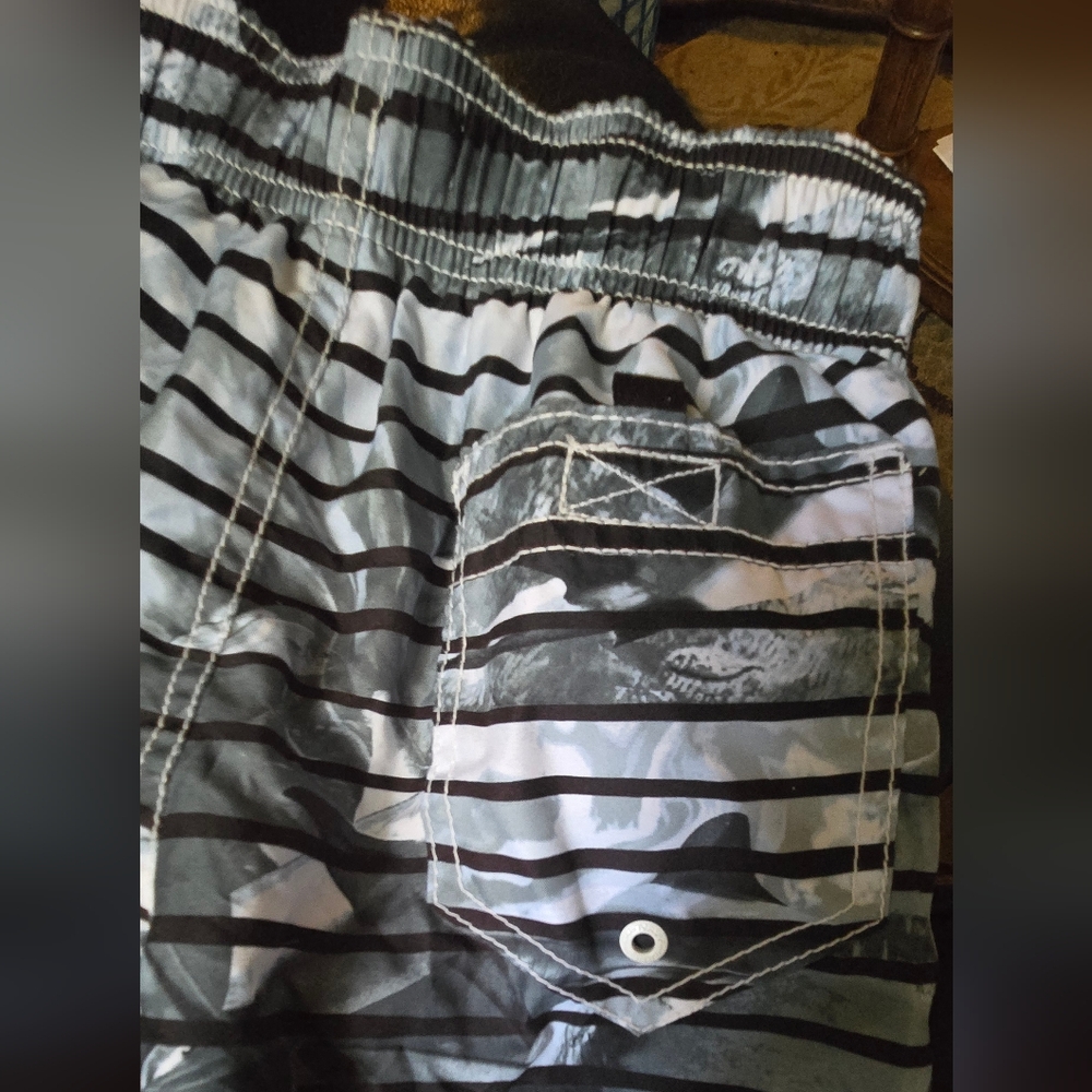 Old Navy Kids Swim Trunks - Black Gray/green Stripes SzM/8 - Picture 6 of 6